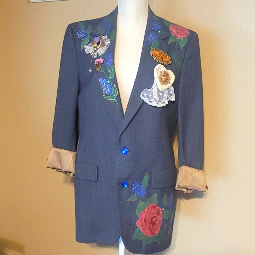Vintage Victorian decorated Bill Blass blasser